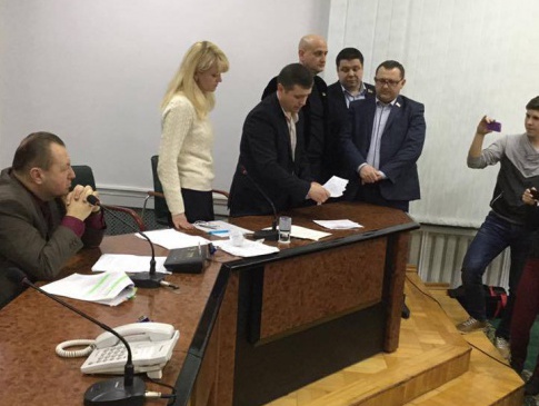 Підсумки скандальної сесії Луцької міської ради: смерть Романюка не визнали, Ляшко образився на своїх депутатів, пахне судом