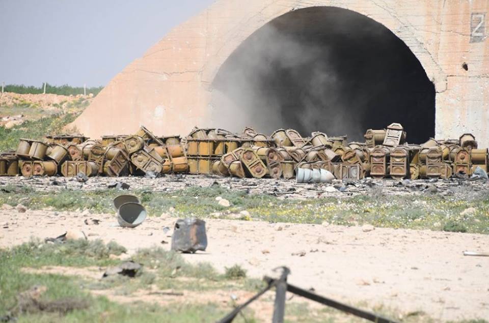 Російські ЗМІ на фото з обстріляної США сирійської авіабази показали контейнери з хімічною зброєю