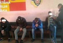 У Луцьку затримали підлітків, які за пограбували двох людей