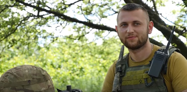 Солдату з Луцька на передову передали відеовітання від мами