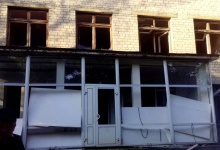 Бойовики потужно обстріляли Красногорівку: постраждали лікарня, школа та житлові будинки