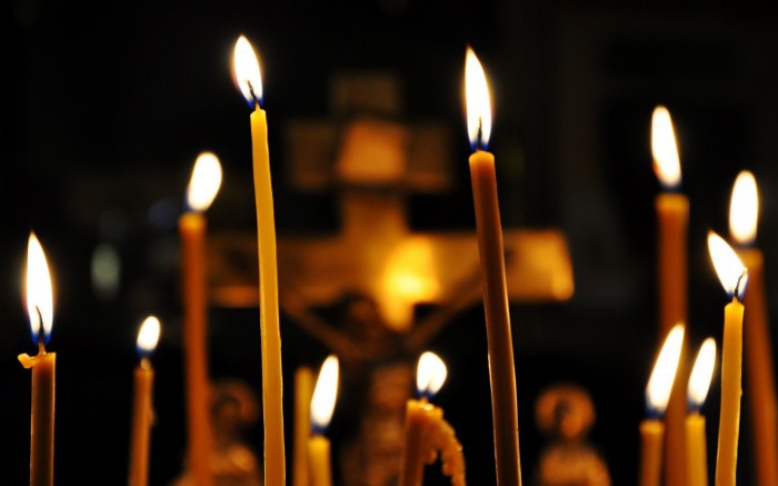 Чому у храмі ми запалюємо свічки?