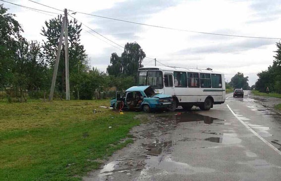 Автобус з Луцька потрапив у смертельну ДТП на Рівненщині