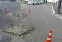 У Луцьку бетоновоз випадково забетонував дорогу