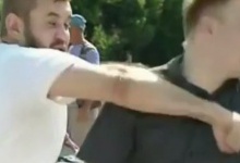 У Москві у День ВДВ п’яний десантник вдарив журналіста під час прямого ефіру (нецензурна лексика)