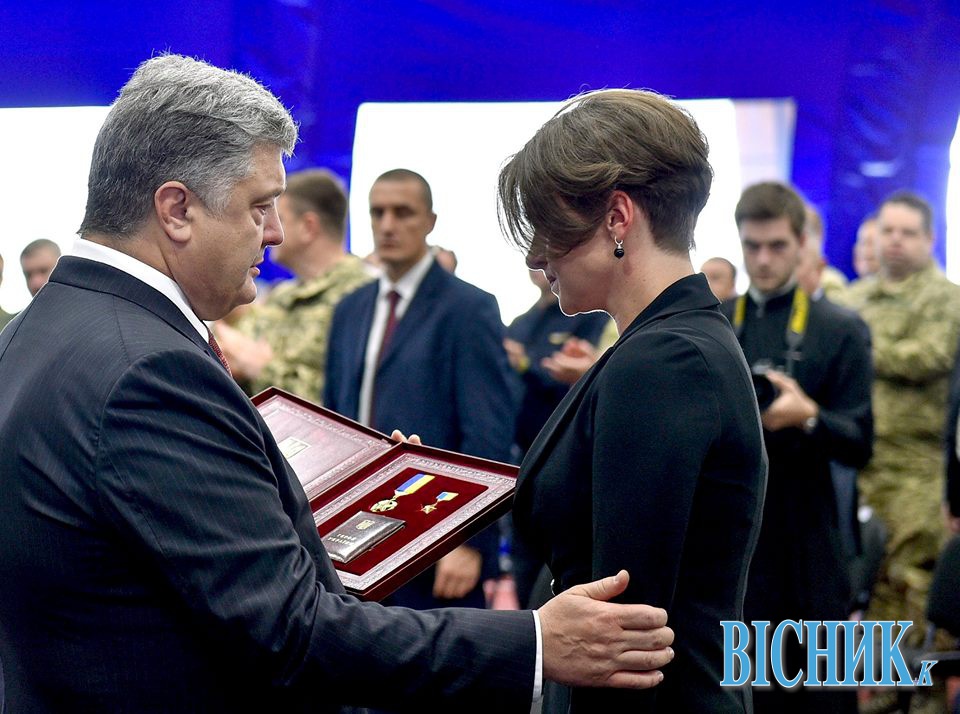 Порошенко посмертно присвоїв Шаповалу звання Героя України