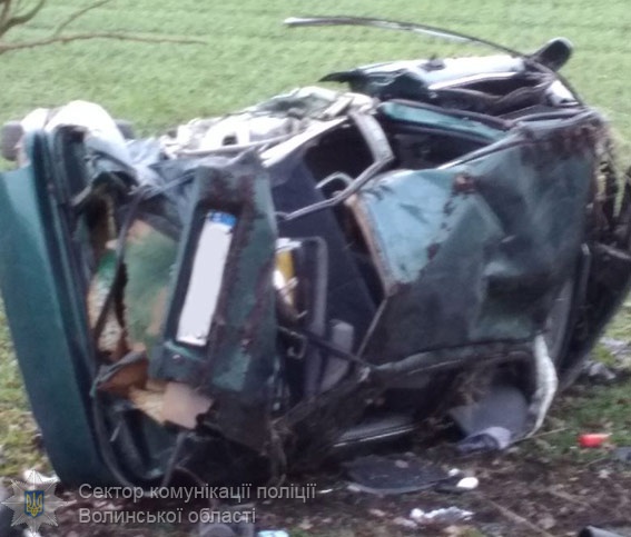 На Волині авто вилетіло з траси – пасажир загинув, водій у лікарні