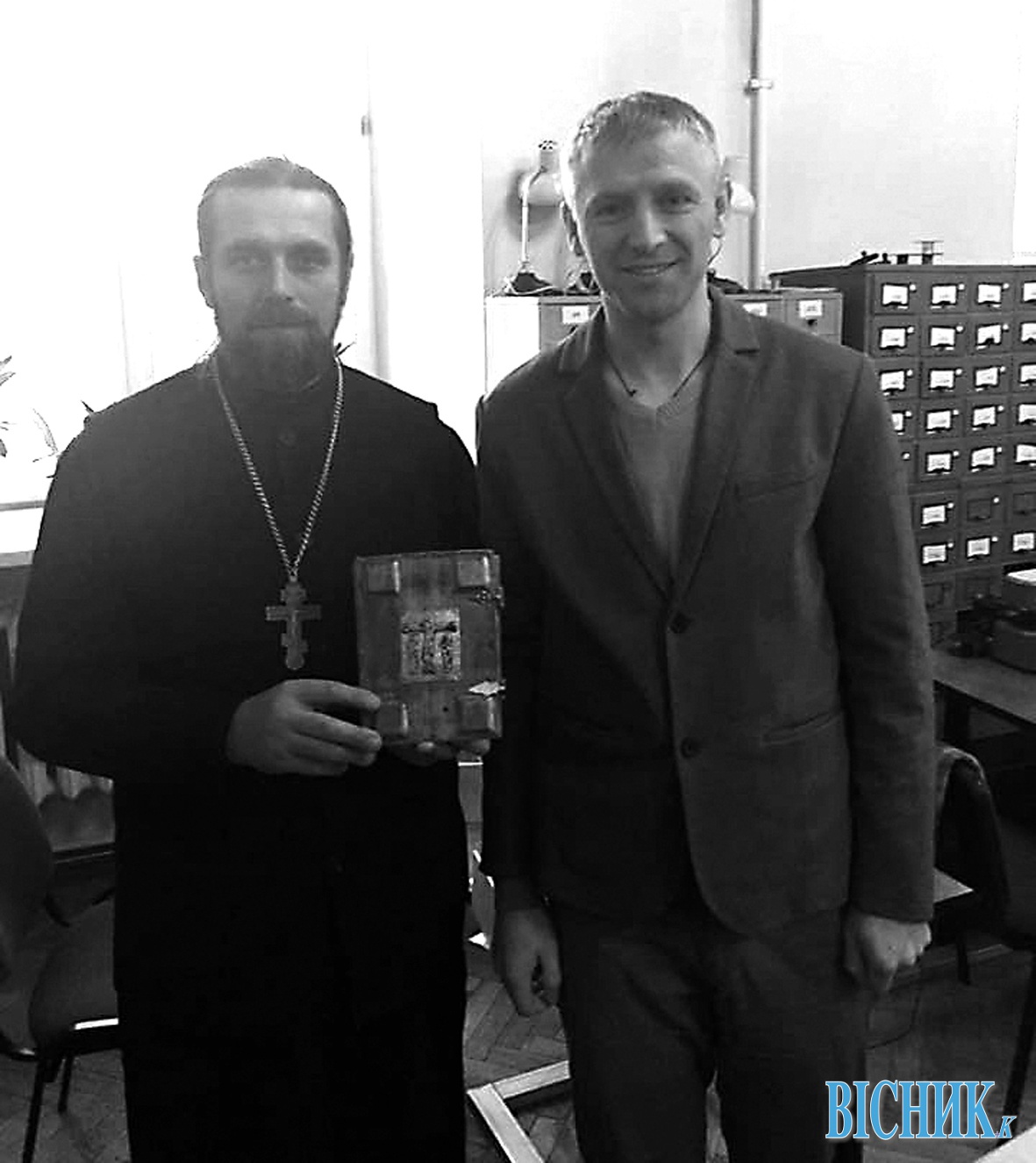 Отець Павло (ДУБІНЕЦЬ) та Сергій ЧЕКУН з Нобельським Євангелієм