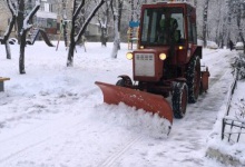Лучан просять не лишати авто на проїжджій частині – заважають снігоочисній техніці