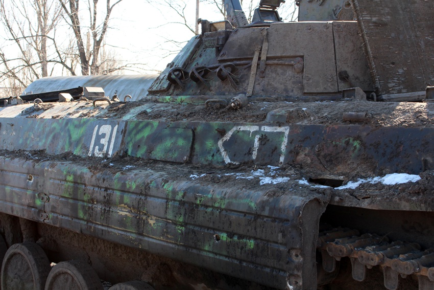 Українські військові показали, як знищили ворожу бронемашину