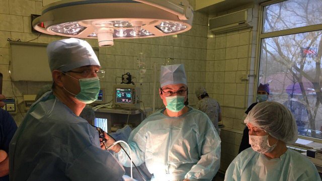 Хірург зі Львова провів майстер-клас у Казахстані