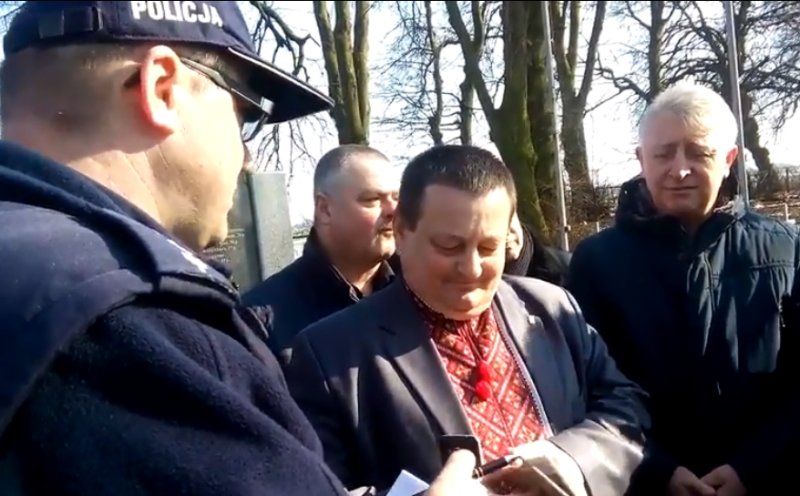 У Польщі до заступника голови Волинської облради викликали поліцію через Бандеру