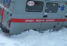 Камінь-Каширщина: рятувальники визволили із заметів рейсовий автобус і швидку