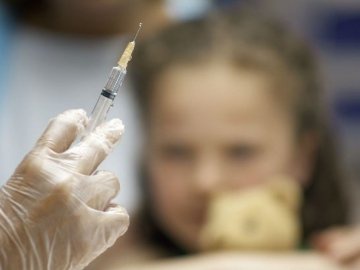 Після смерті дитини на Тернопільщині в Україні заборонили дві вакцини