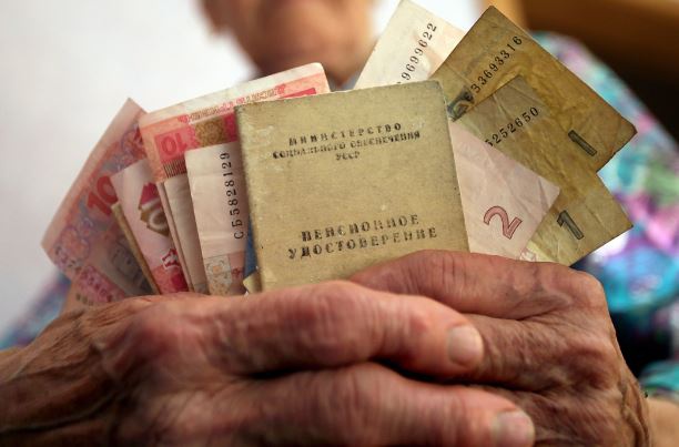В середньому на 75 гривень збільшилися пенсії працюючим українським пенсіонерам