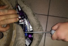 Тютюнова контрабанда: у запасному колесі іномарки знайдено 190 пачок сигарет