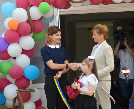 На Закарпатті дружини Президента України та Угорщини відкрили Центр реабілітаці дітей