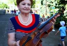120-річна скрипка від регента Почаївської лаври