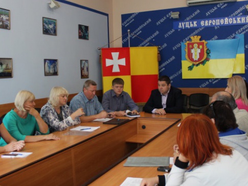 У Луцьку обговорили питання вирішення житлових питань переселенців Криму та Донбасу