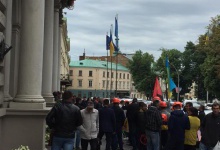 Шахтарі Львівщини блокують дорогу через заборговану зарплату