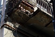 У лікарні померла жінка, яка впала разом із балконом на Прикарпатті