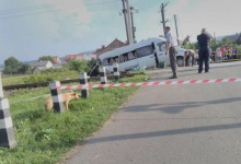 У мікроавтобусі, що потрапив під потяг на Буковині, загинуло двоє, ще 5 – травмовані