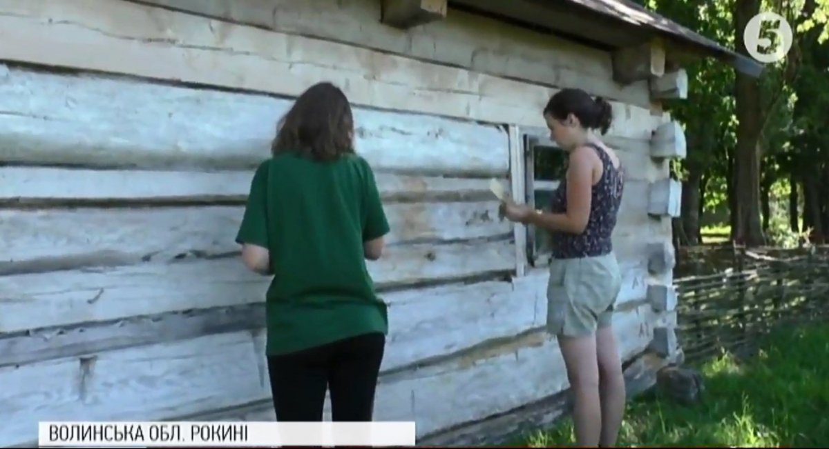 Волонтери з різних країн допомагали реставрувати етномузей на Волині