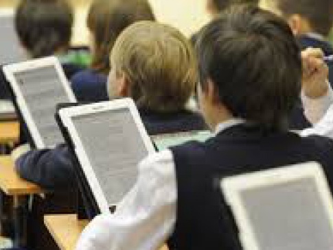 Чи можна у школах користуватися планшетом: роз’яснення МОН