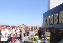 У Харкові встановили стелу «Героям Слава»