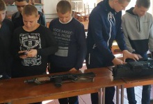 Бійці 14 ОМБр провели урок військової підготовки для школярів Луганщини
