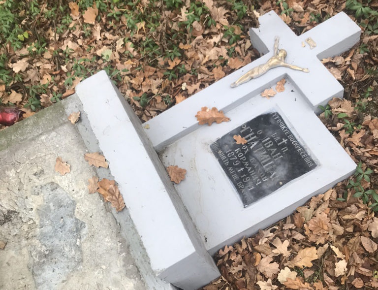 У Польщі поглумилися  над пам’ятником на могилі українського священника