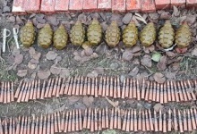 СБУ виявила чотири схованки зі зброєю та боєприпасами у районі проведення ООС