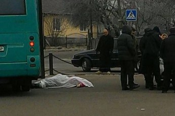 У Горохові під колесами автобуса загинула директорка школи