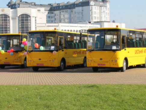 Три ОТГ на Волині отримали шкільні автобуси