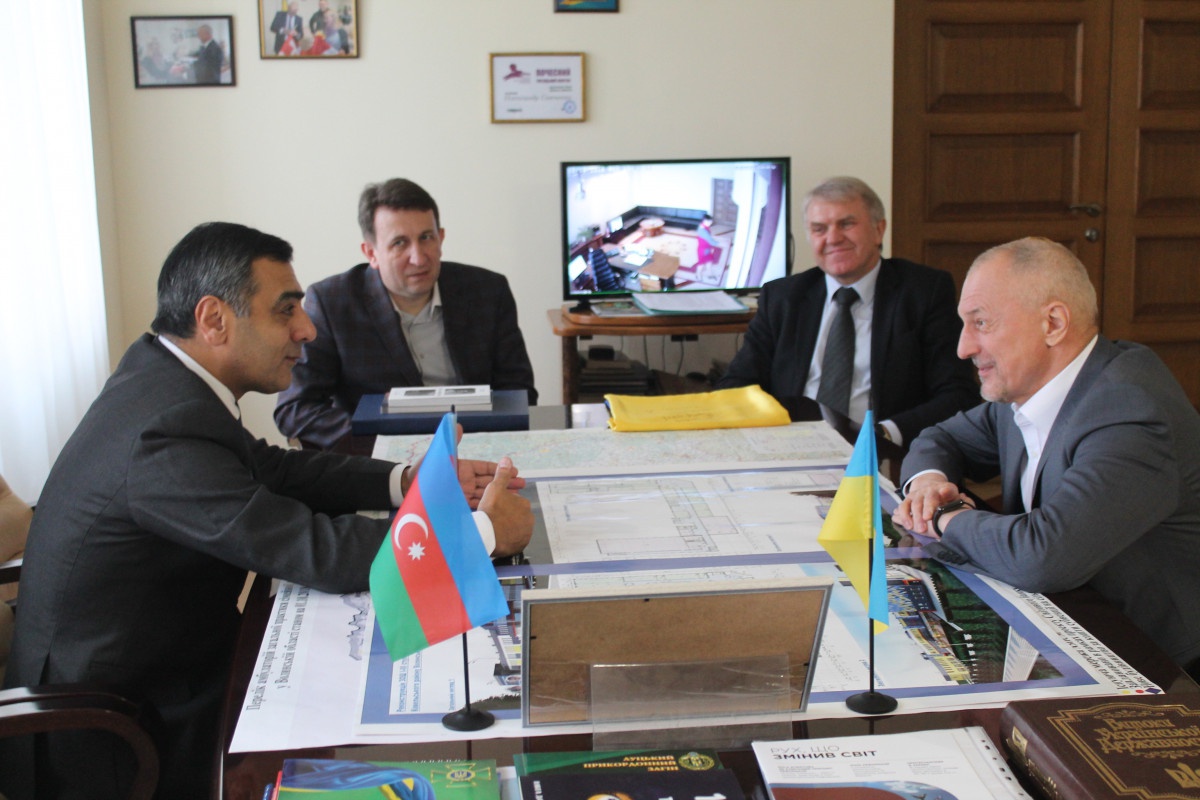 Азербайджан хоче інвестувати у волинське курортне селище