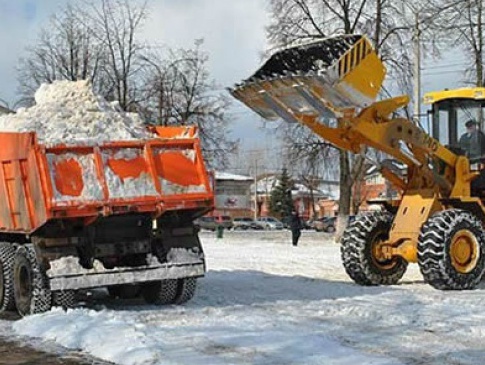 Луцьким  комунальникам не вистачає техніки і грошей у боротьбі зі снігом