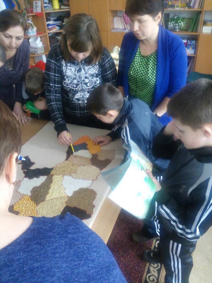 У волинській  школі-інтернаті виготовили карту України…з круп
