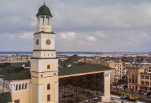 В Острозі на Рівненщині  з'явилась велична ратуша
