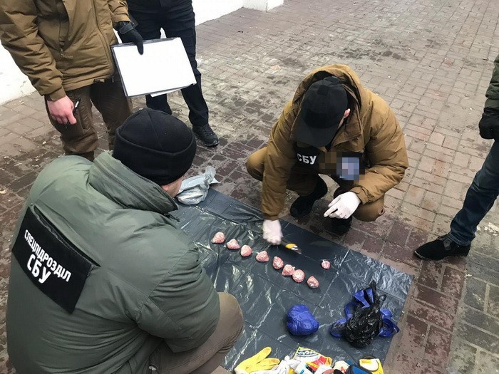 Волинянина спіймали на спробі завести в Україну наркотичні речовини