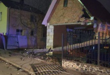 У Луцьку п’яний водій зніс алектроопору, приватний паркан і розбив гараж