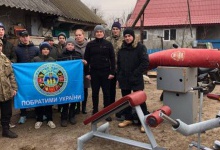 «Побратими України» придбали спортінвентар для волинян, які тренувалися у столітній хаті