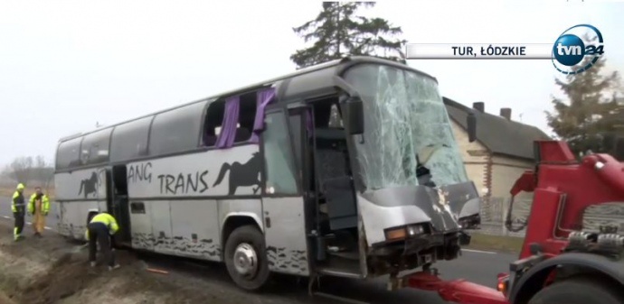 Автобус із українцями перевернувся у Польщі: загинув водій