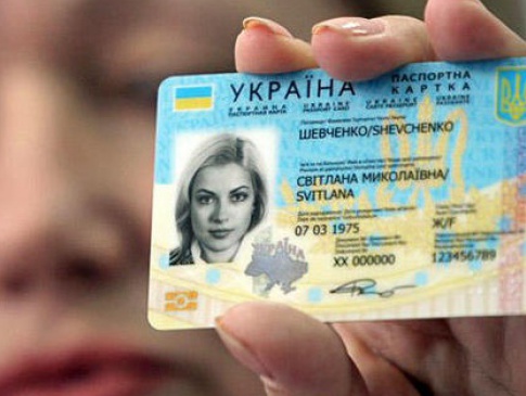 Влітку подорожчають біометричні паспорти
