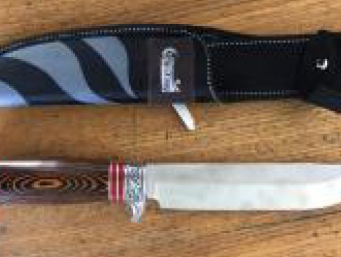 Волинські митники виявили озброєних ножами іноземців