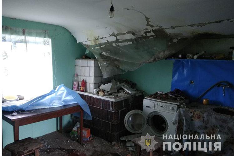 На Тернопільщині від блискавки вибухнув будинок