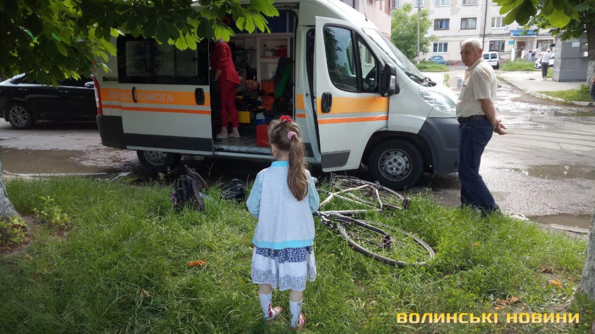 У Луцьку водій збив велосипедиста з дитиною