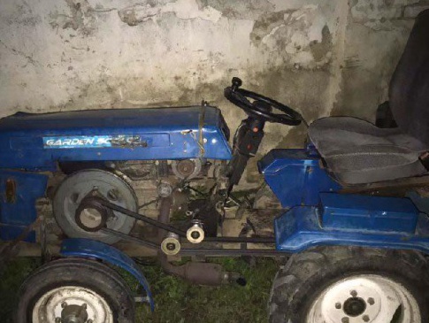На Рівненщині злодії краденим трактором перевозили металобрухт