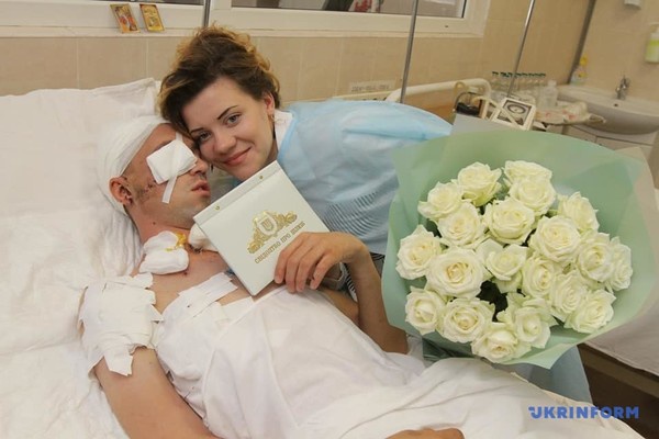 Поранений на Донбасі військовий одружився прямо в реанімації