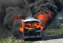 На Полтавщині від спеки під час руху загорівся автобус