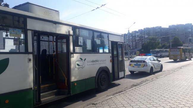 У Луцьку на Київському майдані тролейбус збив чоловіка